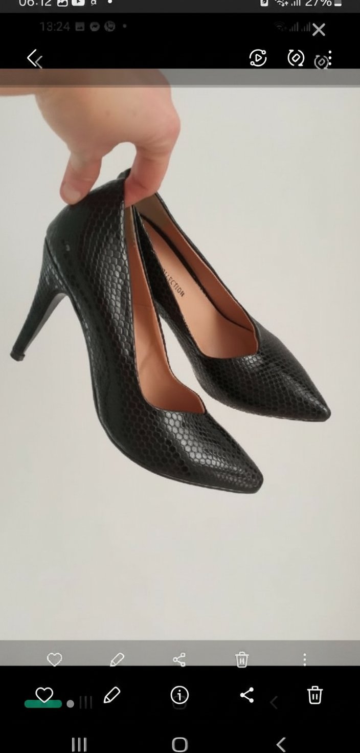 Escarpin en noir crocco 