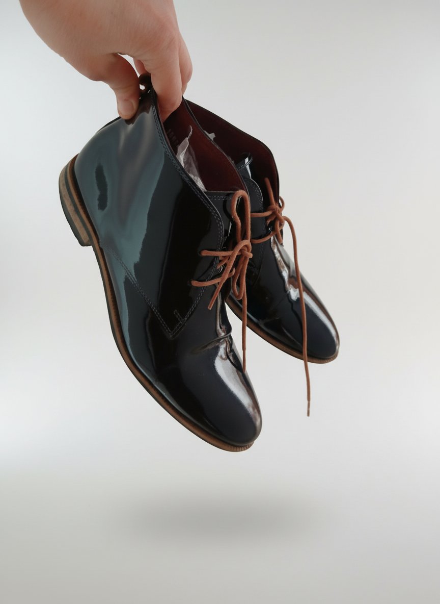 Derbies en bleu vernis 
