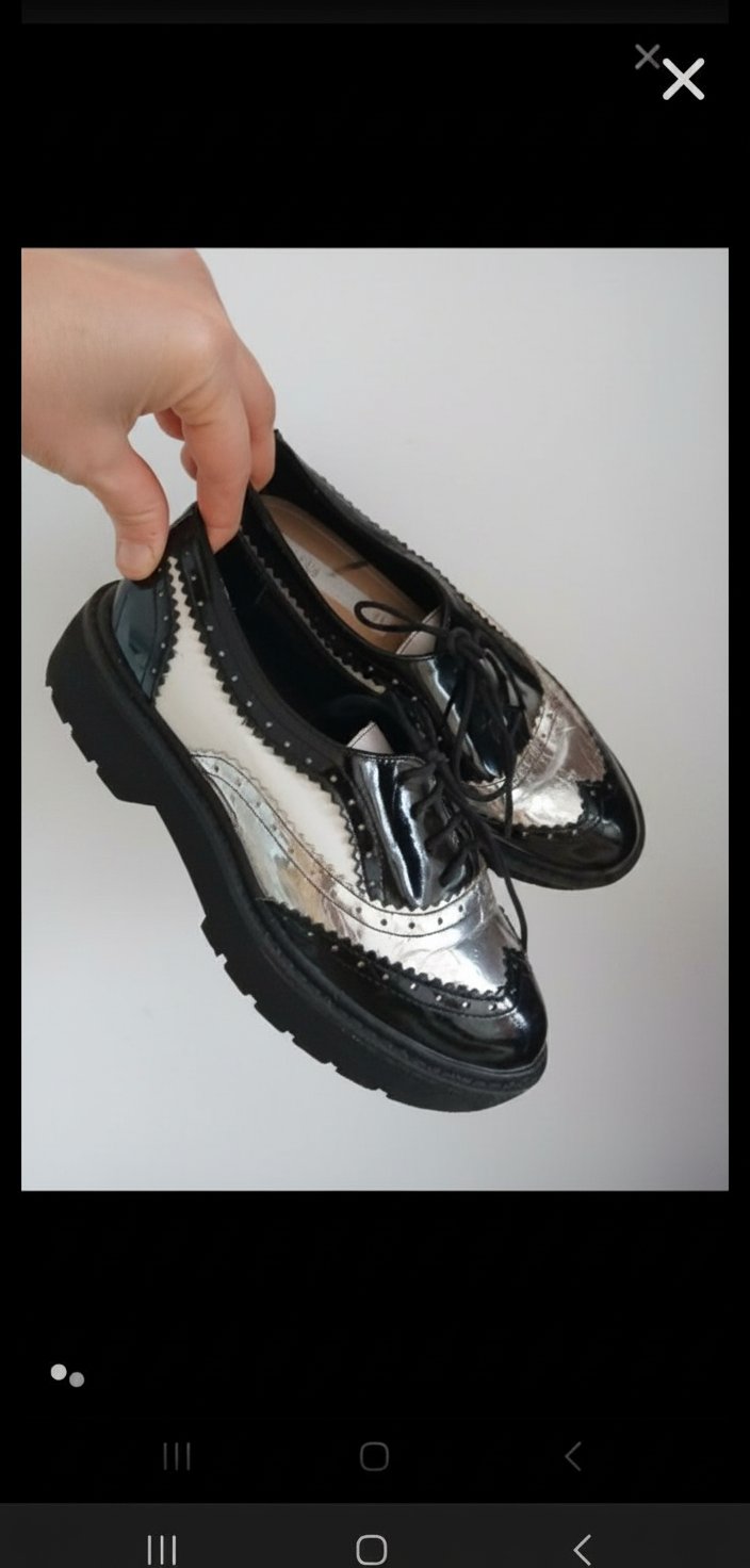 Derbies en noir de marque bershka 