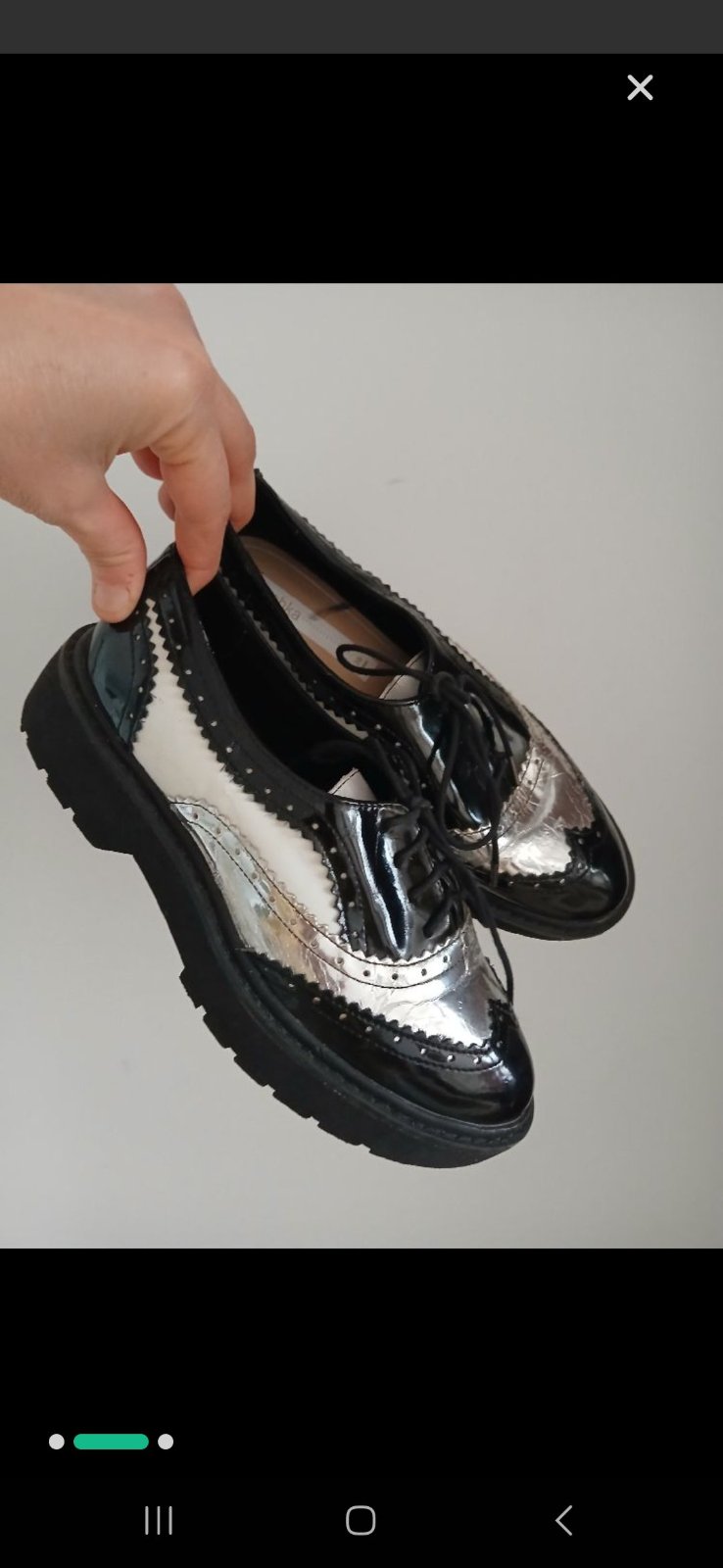 Derbies é noir de marque bershka