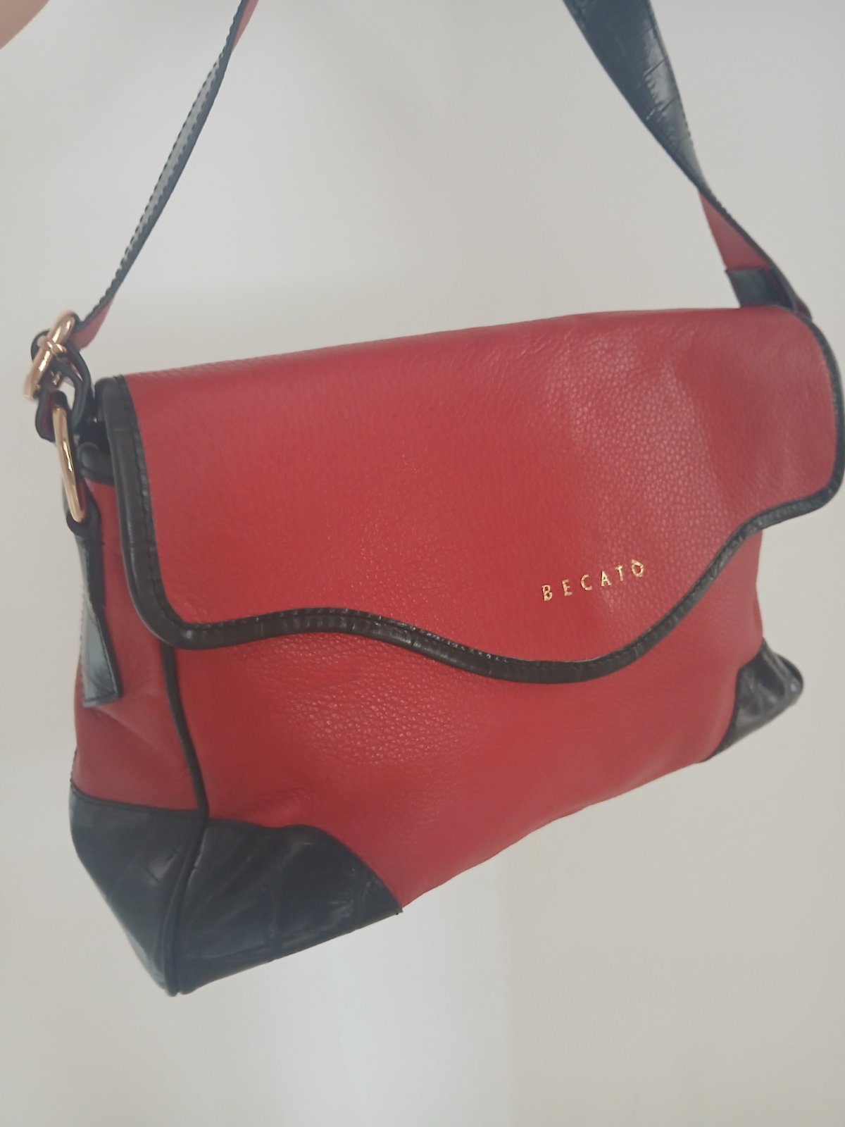 Sac a bandoulière en rouge et noir