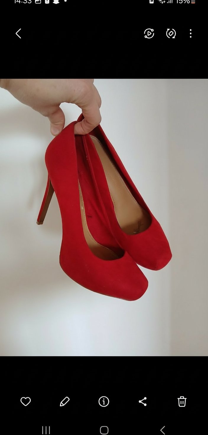 Escarpin stradivarius en rouge daim 