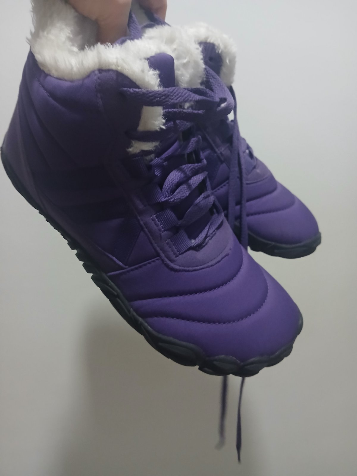 Paire de chaussures en mauve 