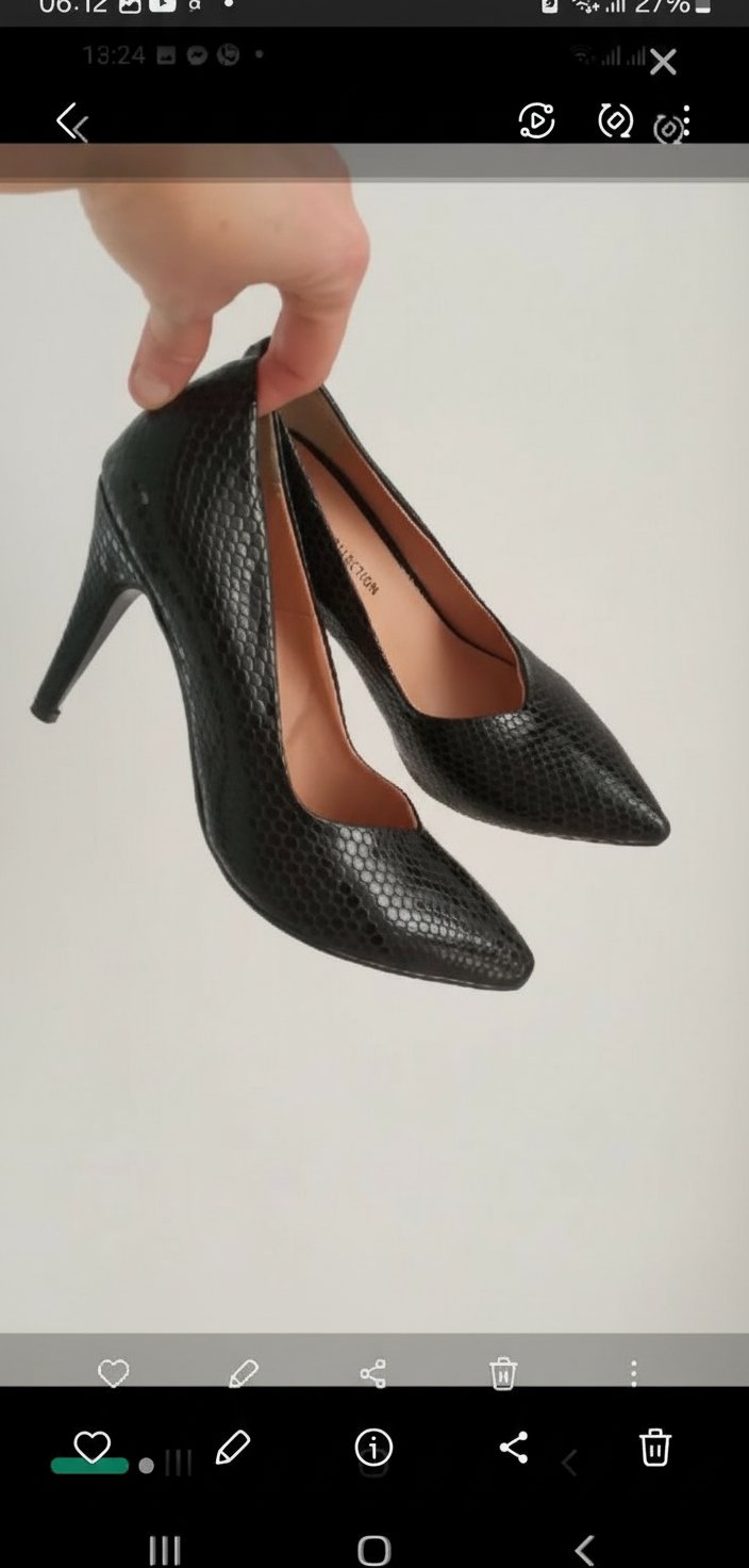 Escarpin en noir crocco 