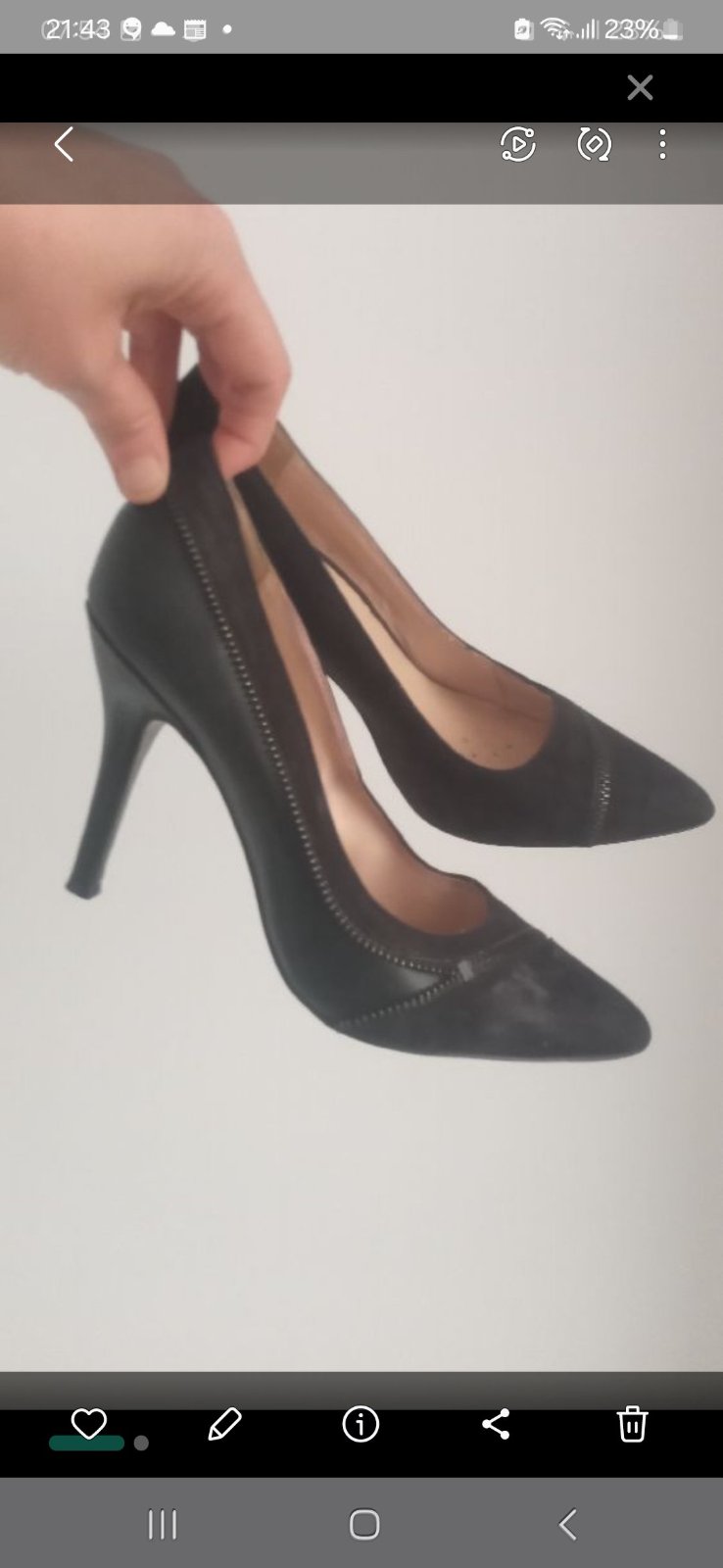 Escarpin en noir daim