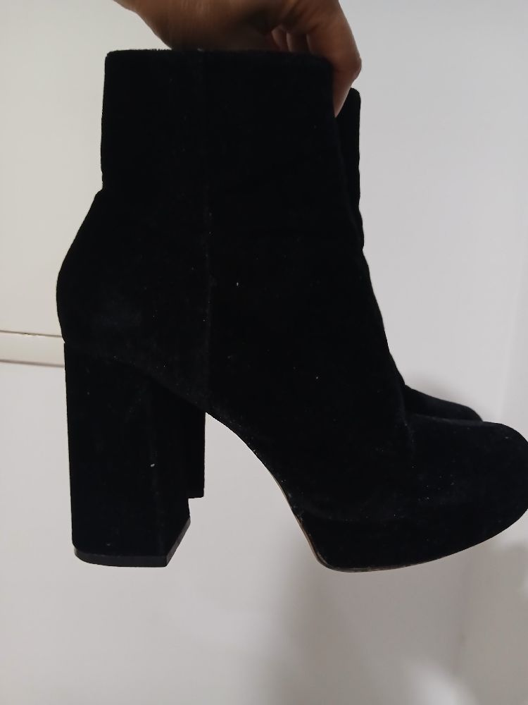 Bottines stradivarius en noir daim