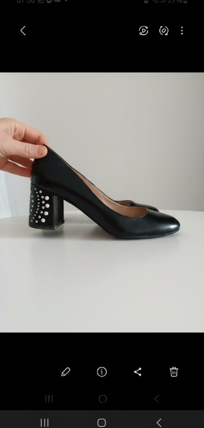 Escarpin en noir veai cuir