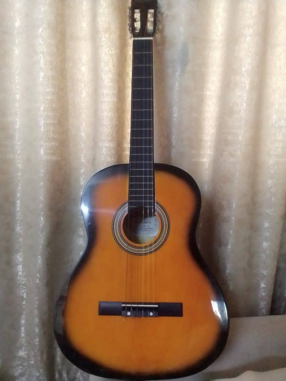 Guitare classique tension + Sac + Accordeur 