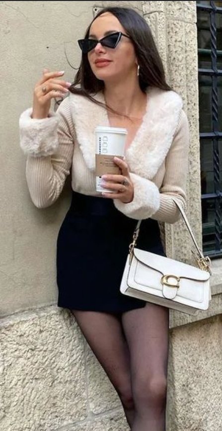 Jupe short . Skort. Tres court 