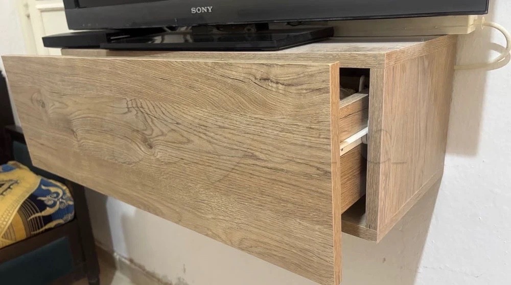 Meuble avec tiroir suspendu + meuble de rangement suspendu