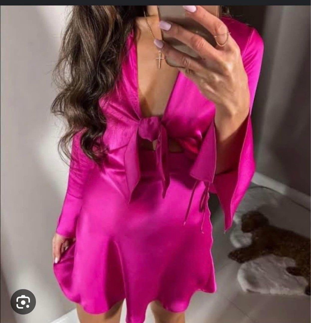 Petite robe ZARA en satin 