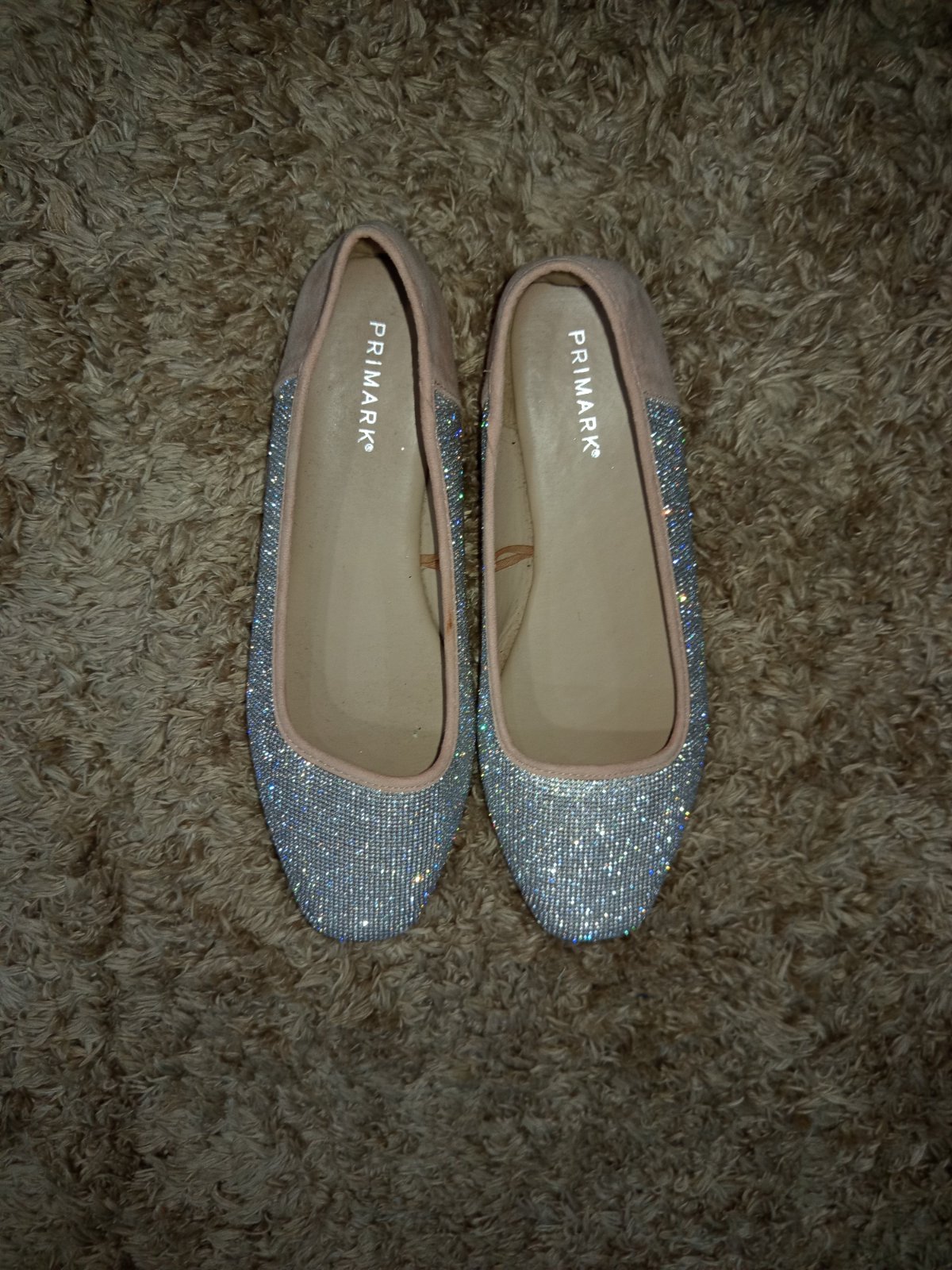 Ballerines Primark argentées brillantes – Jamais portées
