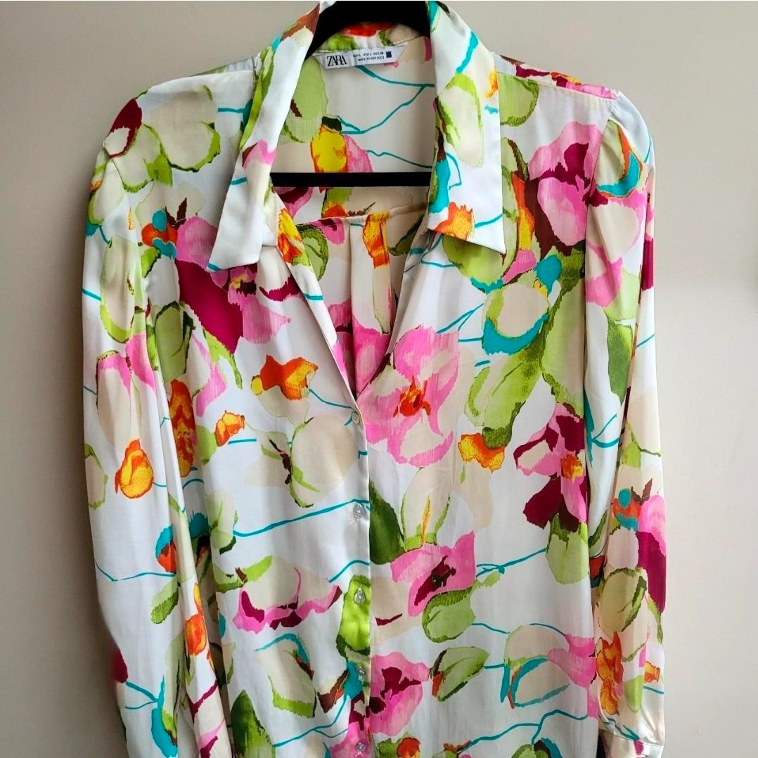 Chemise satin de soie Zara floral portèe seulement 3 fois 