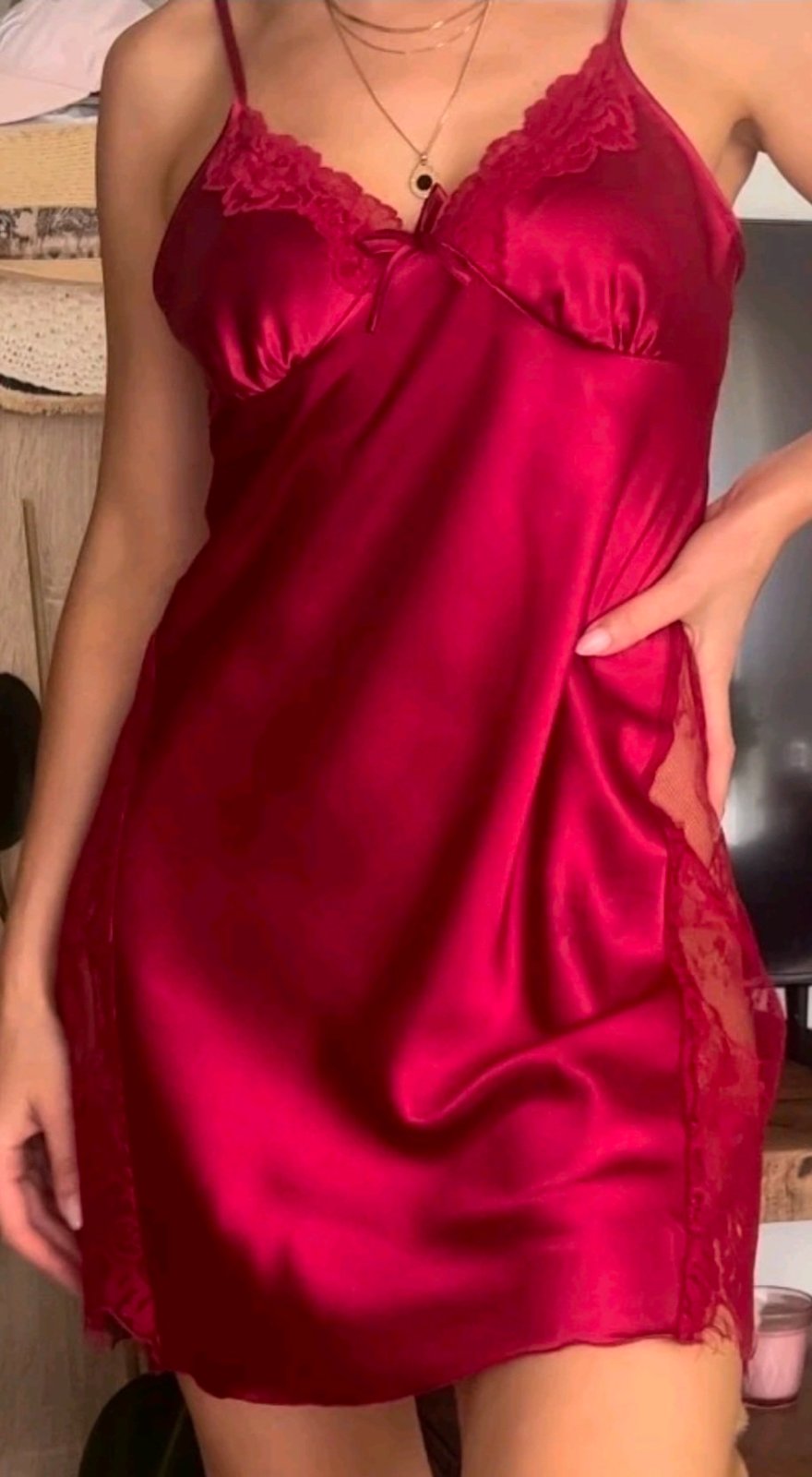 Nuisette rouge en satin et dentelle sexy