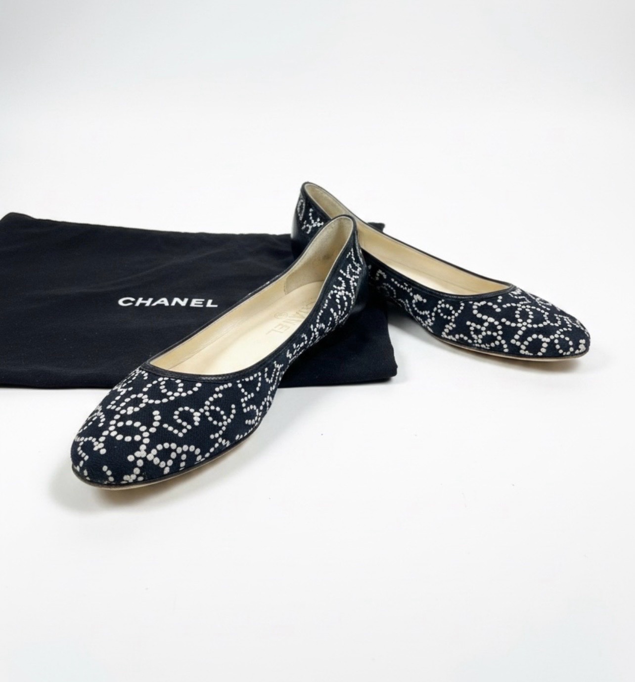 Ballerines CHANEL monogrammée N5