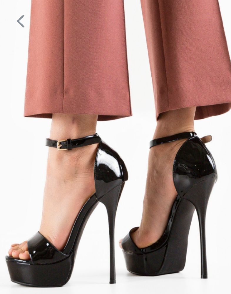 Chaussures Compensées Noires Vernies