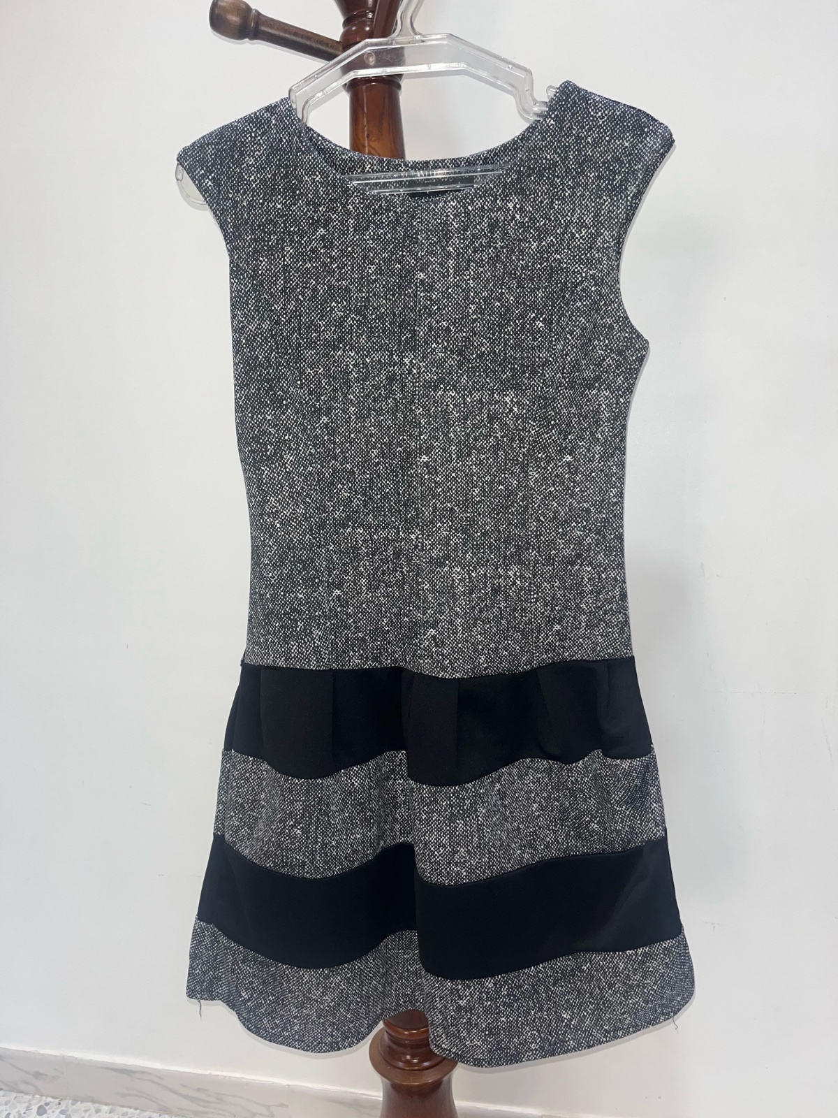 Robe chic noir & blanc sans manches