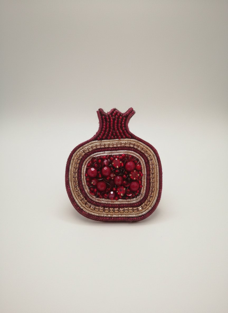 Broche rouge