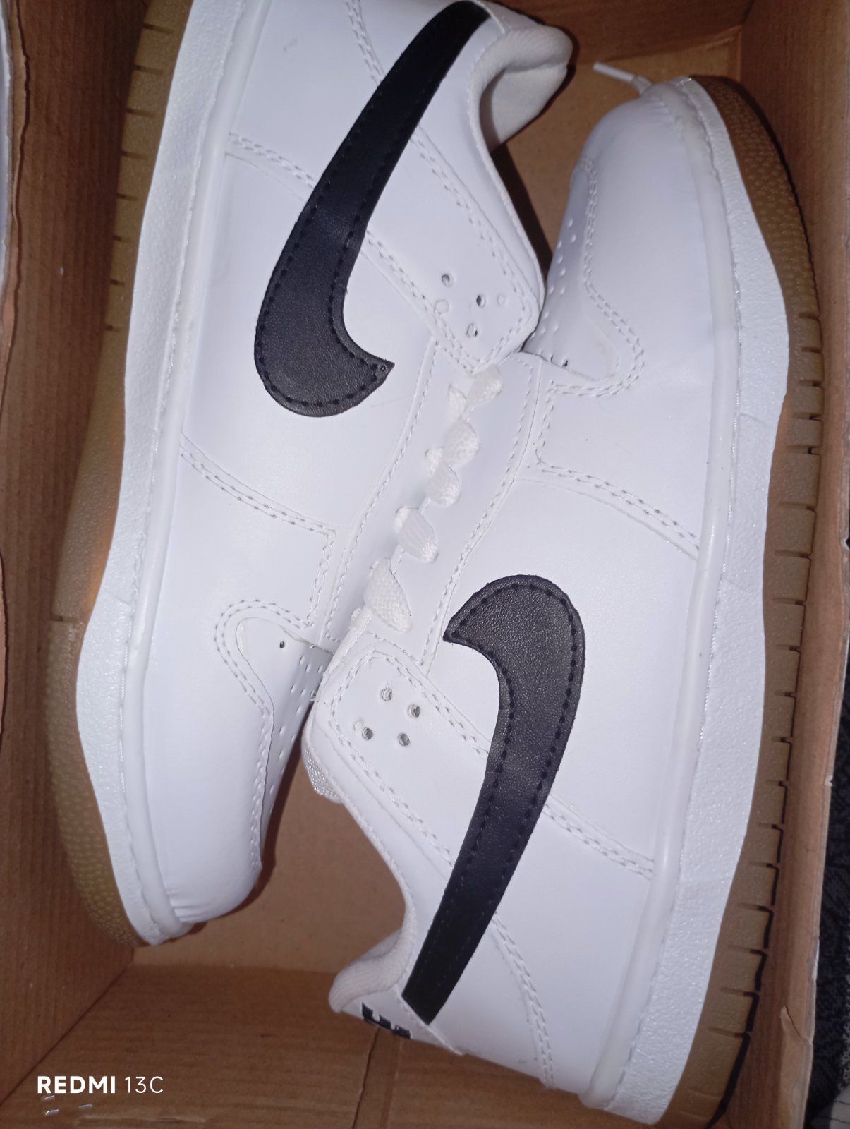 Basket Nike SB Blanc / Noir - Neuf