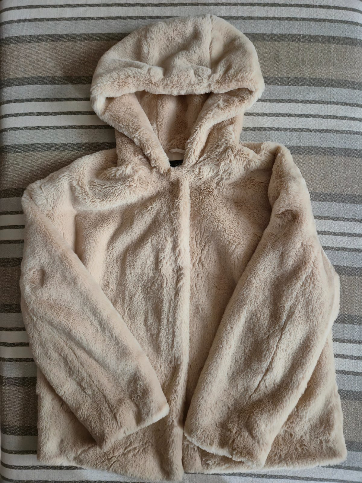 Veste à capuche en fausse fourrure Zara - Beige