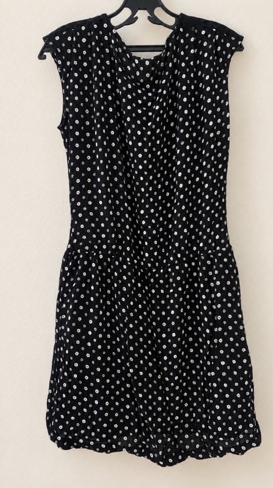 : Robe noire à fleurs blanches 🖤🤍