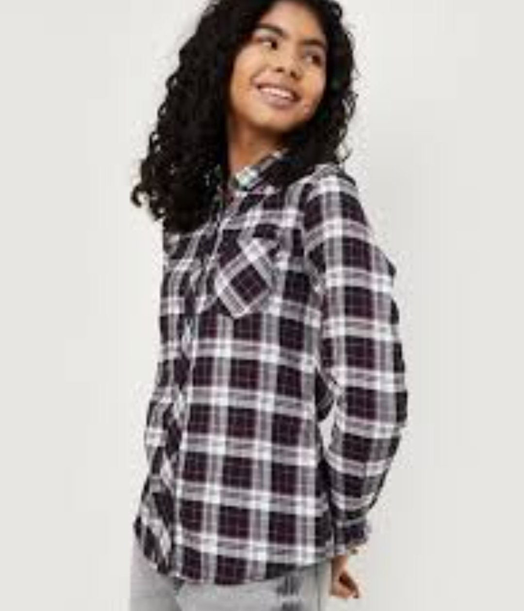 C'est une chemise à carreaux en flanelle de la marque Primark, chaude et confortable, adaptée à toutes les saisons