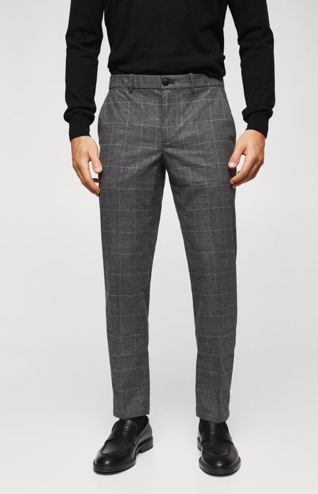 Pantalon slim fit à carreaux pour homme, souvent appelé pantalon chino ou pantalon de costume, en tissu mélangé de coton ou de laine.