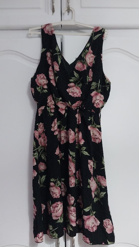 Robe noir fleurie 