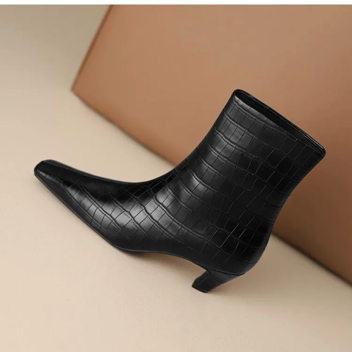 Kitten heel