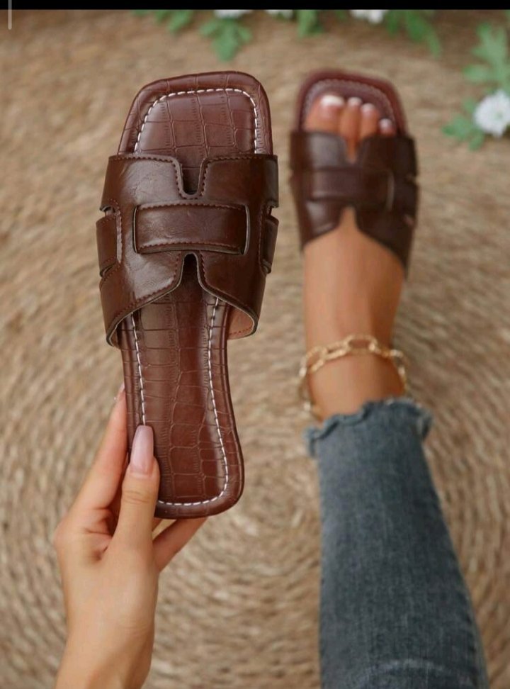 Claquettes femme en cuir 