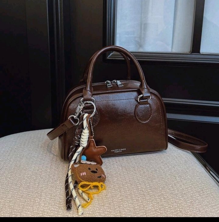 Sac a main femme en cuir Importation avec porte clé 