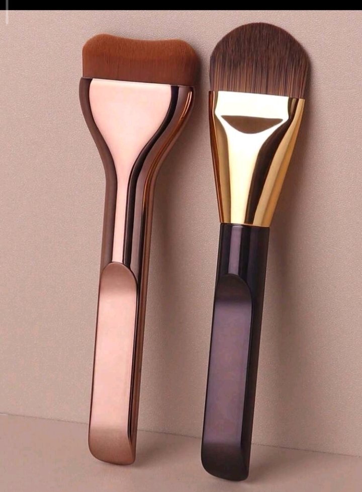 Pack deux pinceux maquillage professionnel de la marque MANGE 
