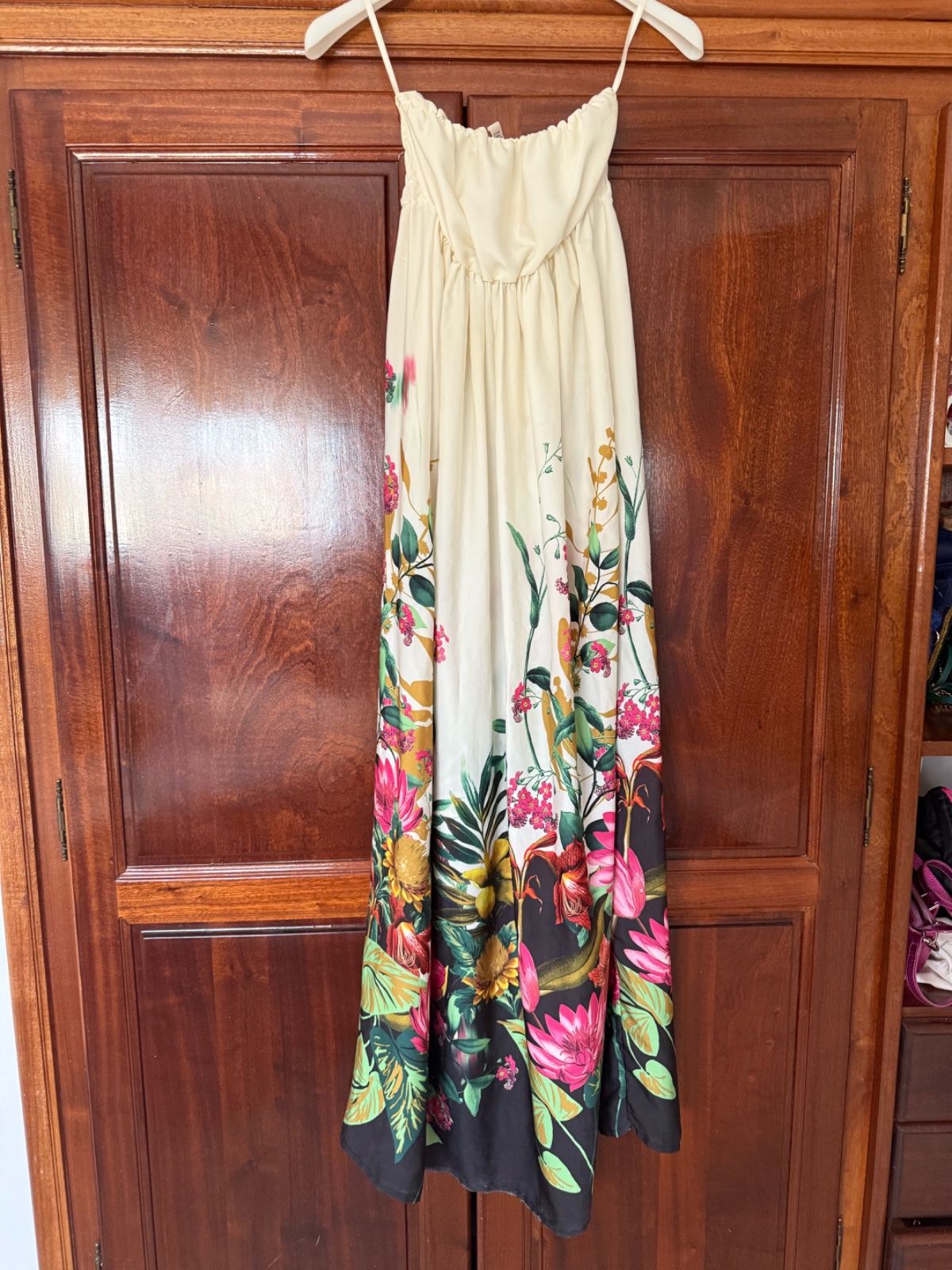 Robe longue motif tropicale Tres jolie 