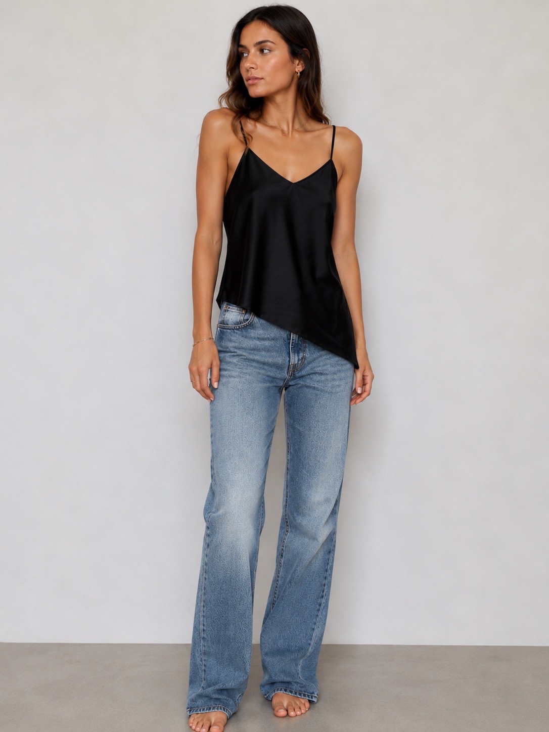 Haut noir satiné tres tendance taille XS