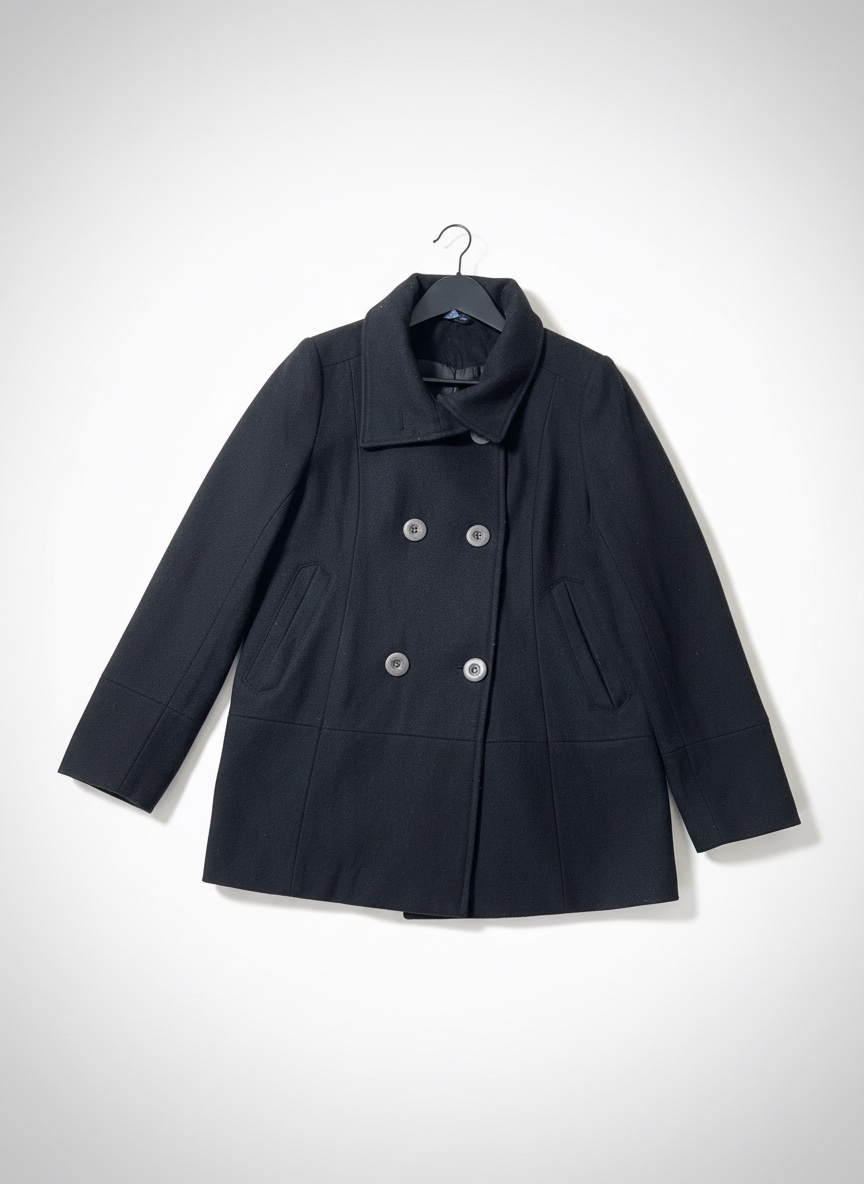 Manteau noir court de la marque Sasio 80% laine 