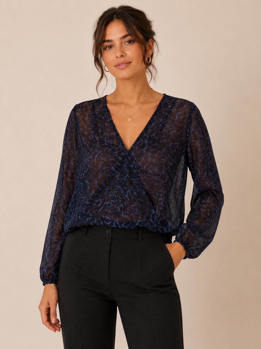 Blouse transparente noire et bleue à imprimé tigré – Taille M