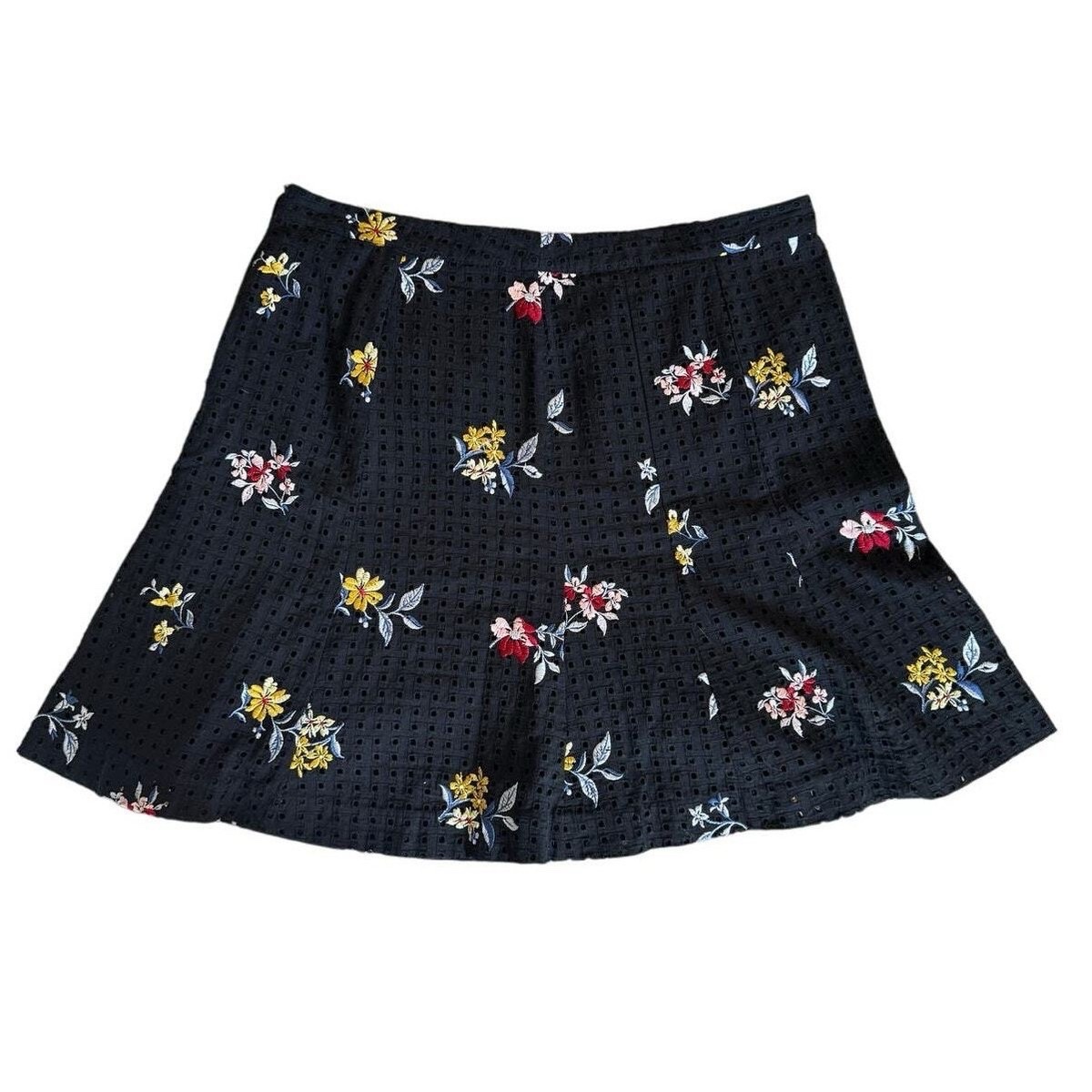 Jupe trapeze noire fleurie 