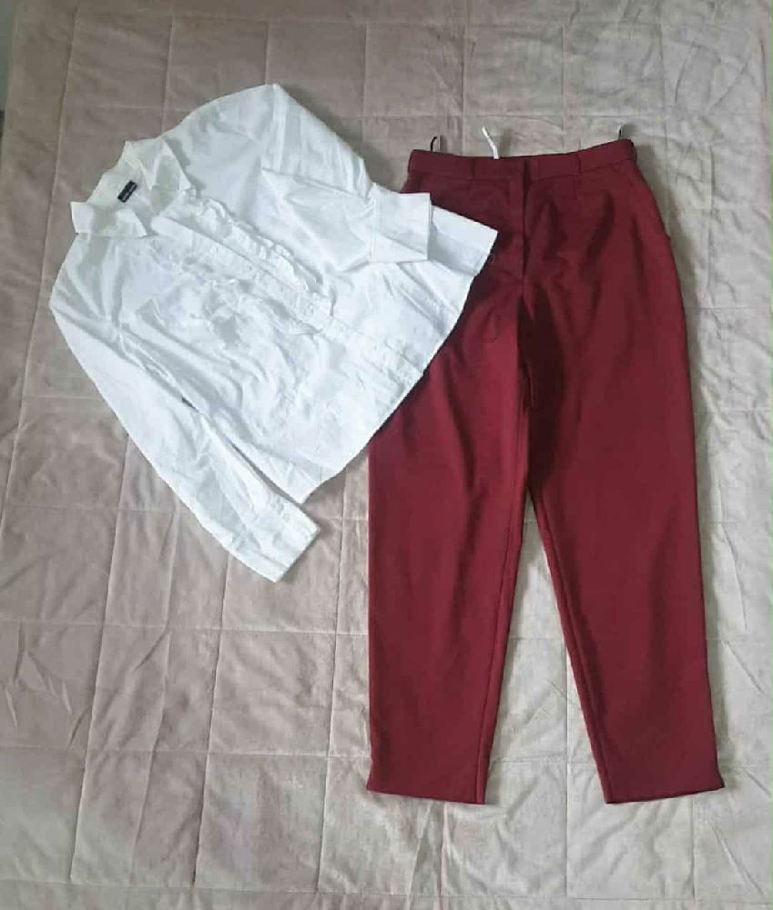 Outfits taille 42=pantalon rouge bordeaux l+ chemise blanc sans ticket de taille mais tlabes taille 42
