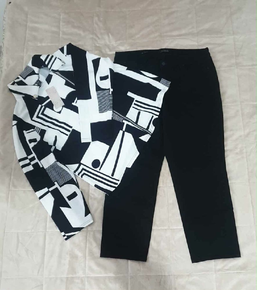 Outfits taille 44=pantalon noir foncé + veste jamais porté 