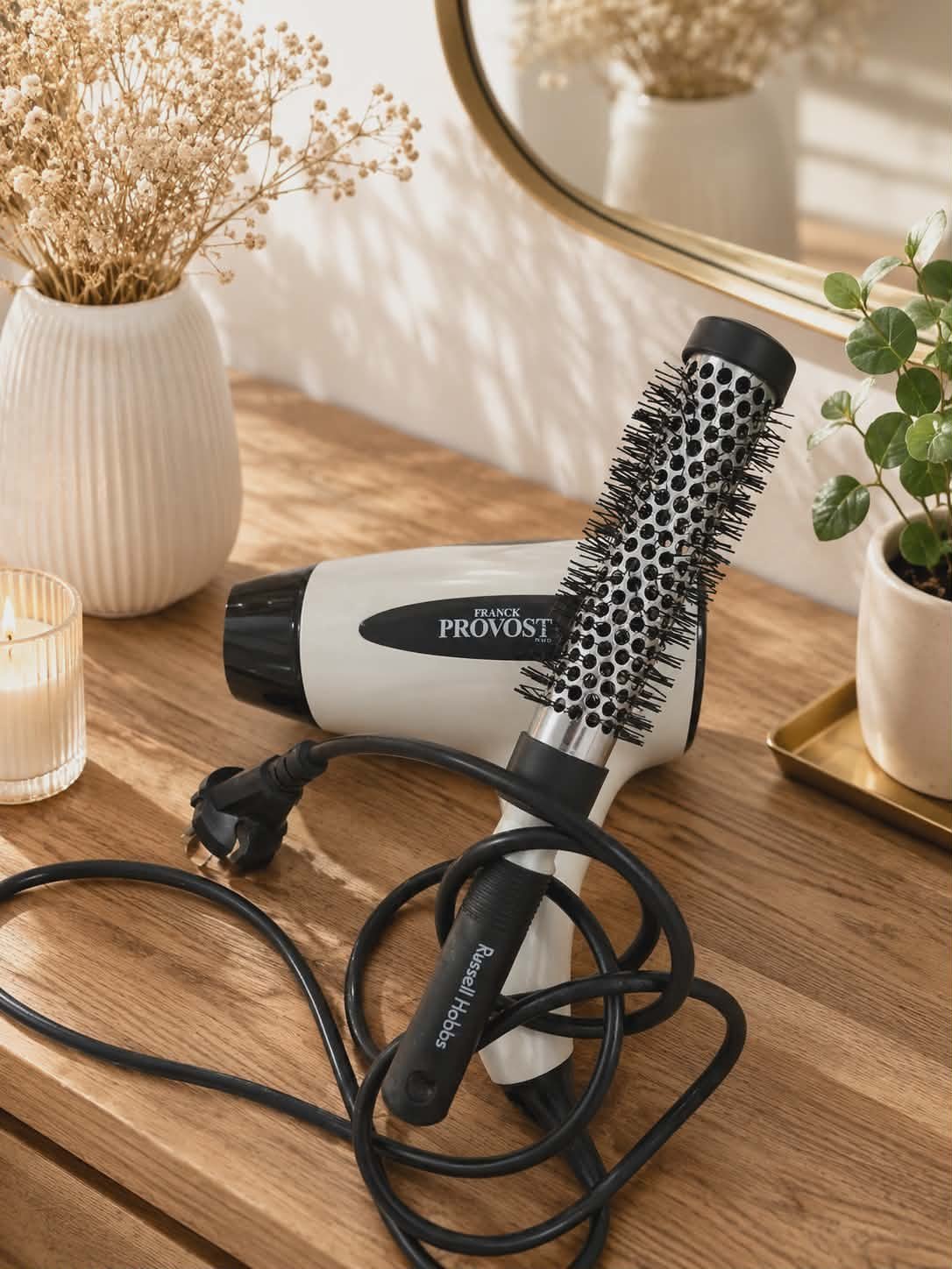 Séche-cheveux avec sa brosse 