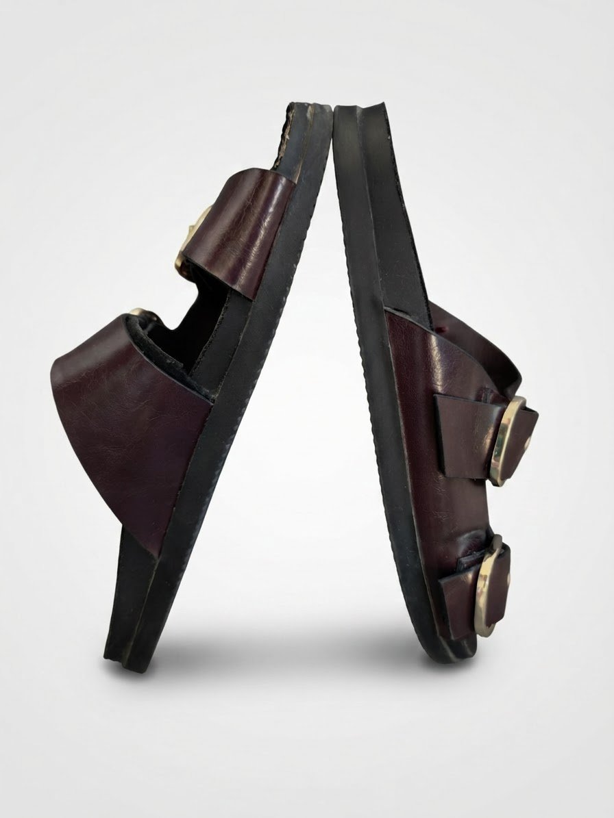 Mules plate couleur bordeaux foncé à boucles doré bershka pointure 38/39