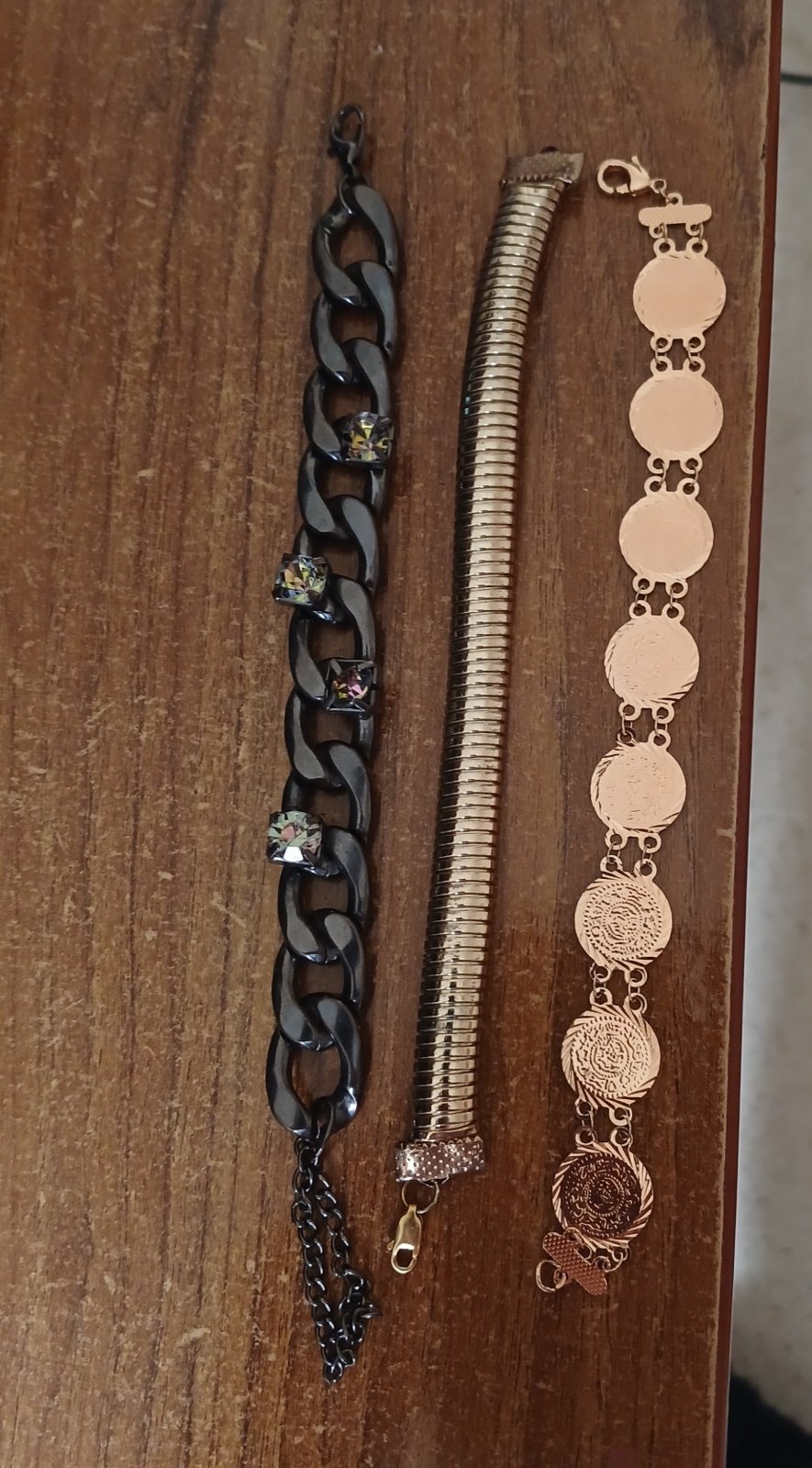 3 bracelets en très bon état 