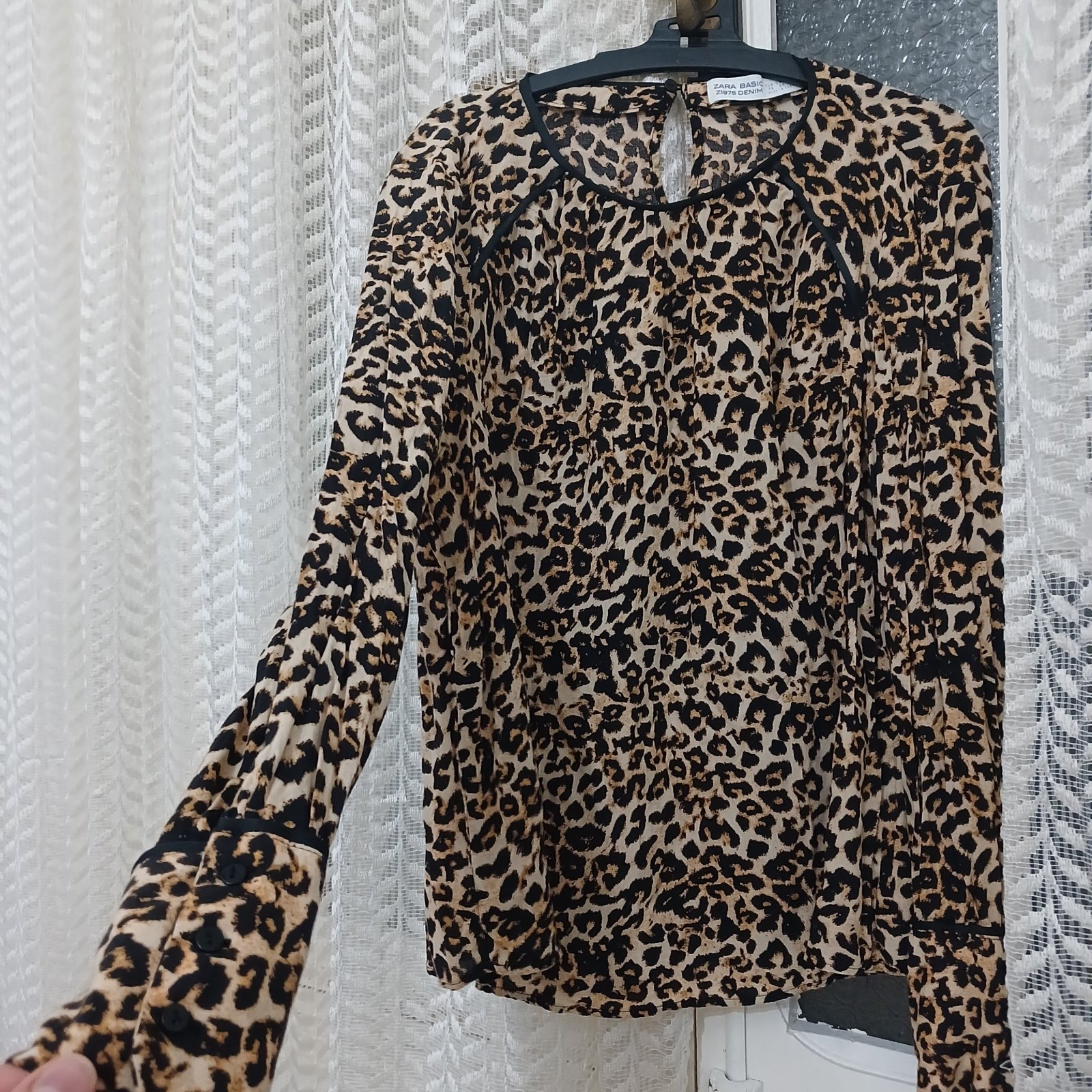 Haut léopard de la marque ZARA