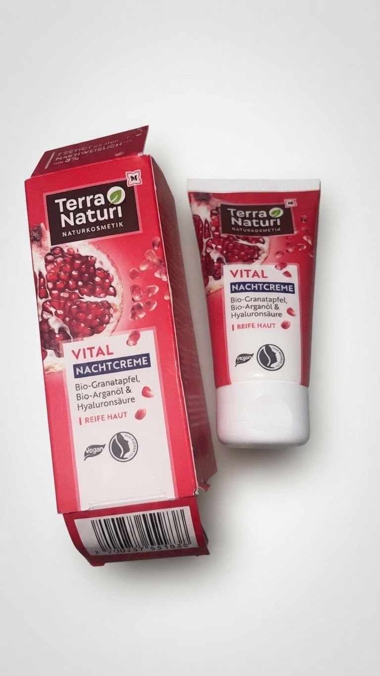 Crème de nuit raffermissante Vital de Terra Naturi, une formule végane de 50 ml à base de grenade bio, d'huile d'argan bio et d'acide hyaluronique