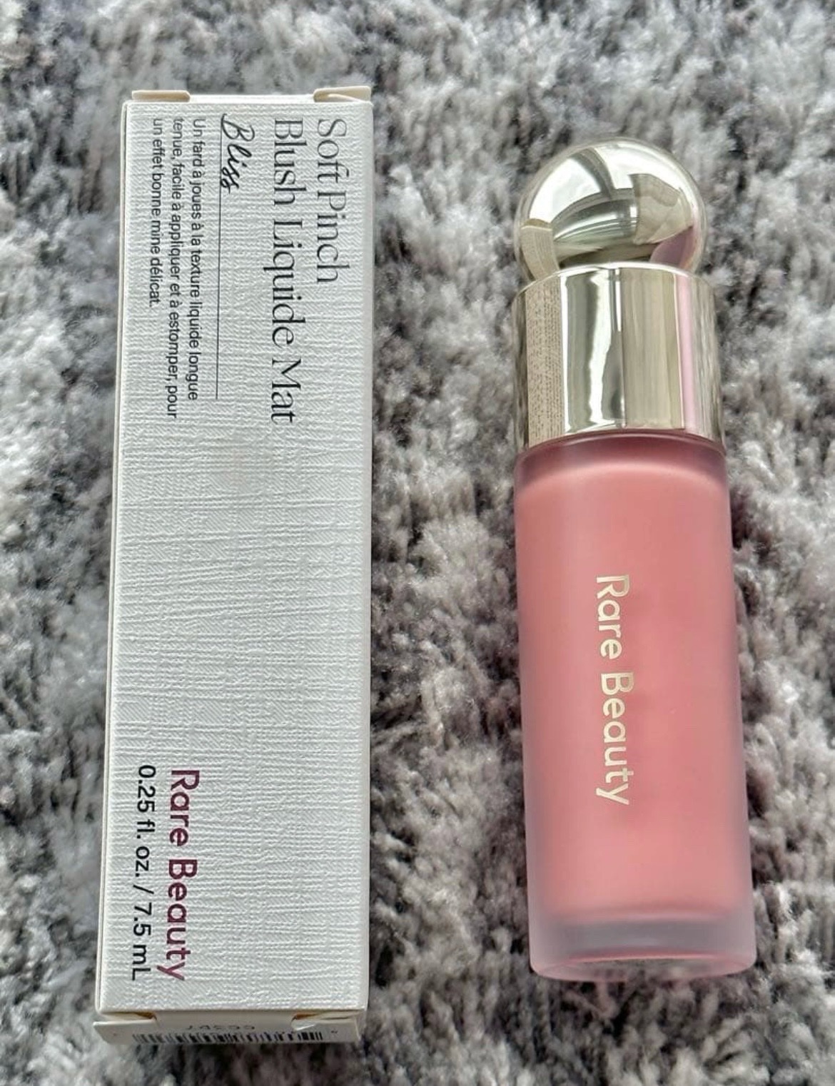Blush liquide de la marque Rare beauty