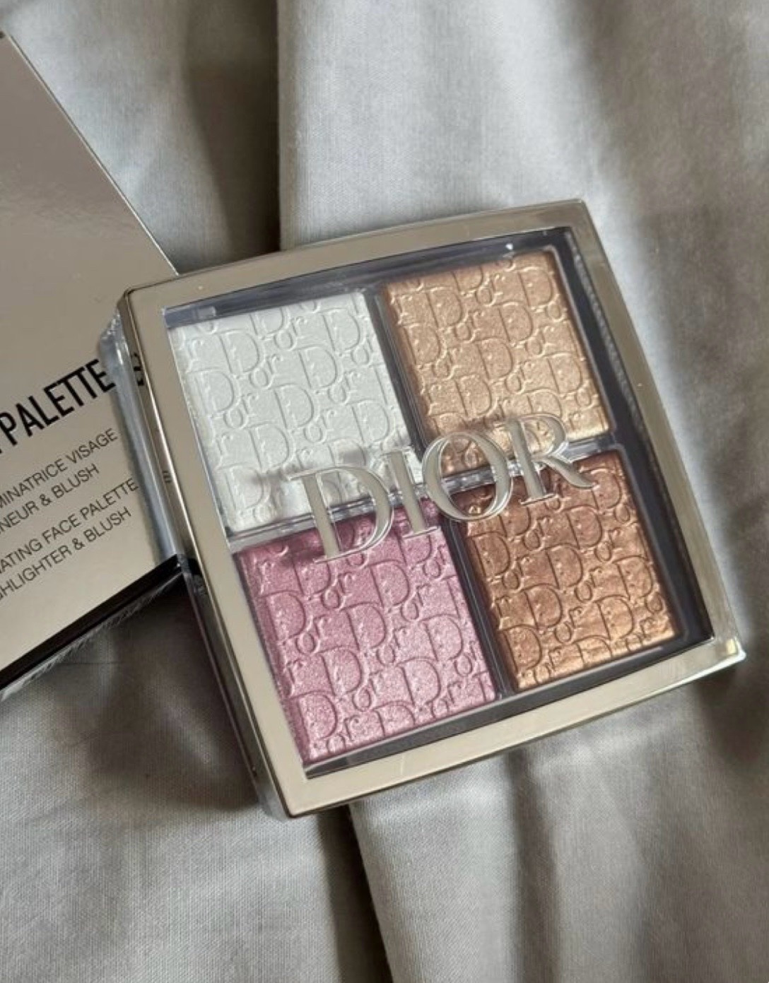 Palette illuminatrice et blush multi-usages Dior Backstage Glow Face Palette. 