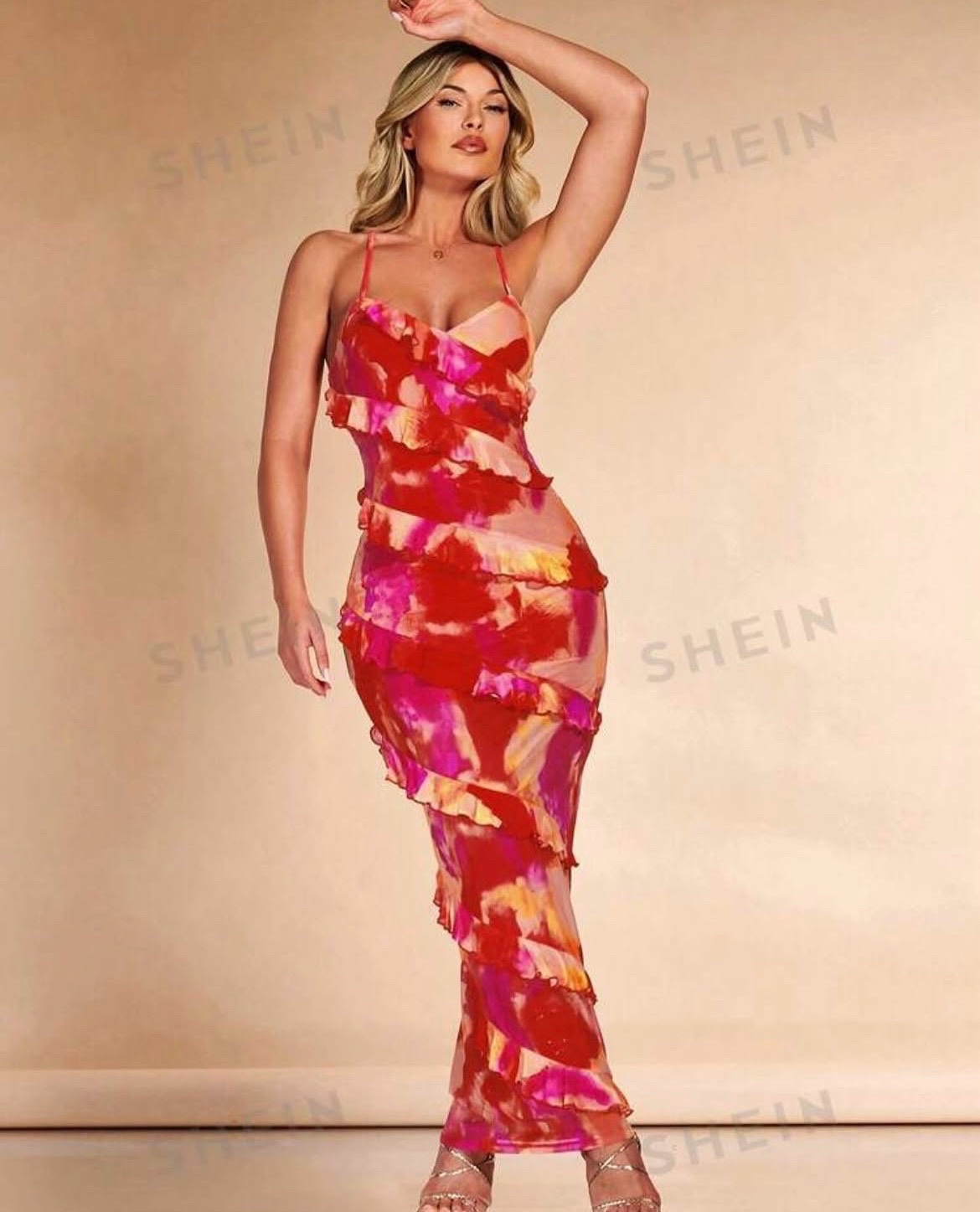 Robe moulante tie-dye SHEIN BAE présente des détails à volants et un dos nu.