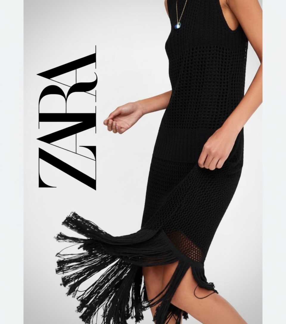 Robe midi noire de Zara se distingue par sa maille ajourée et ses franges fluides à l'ourlet.