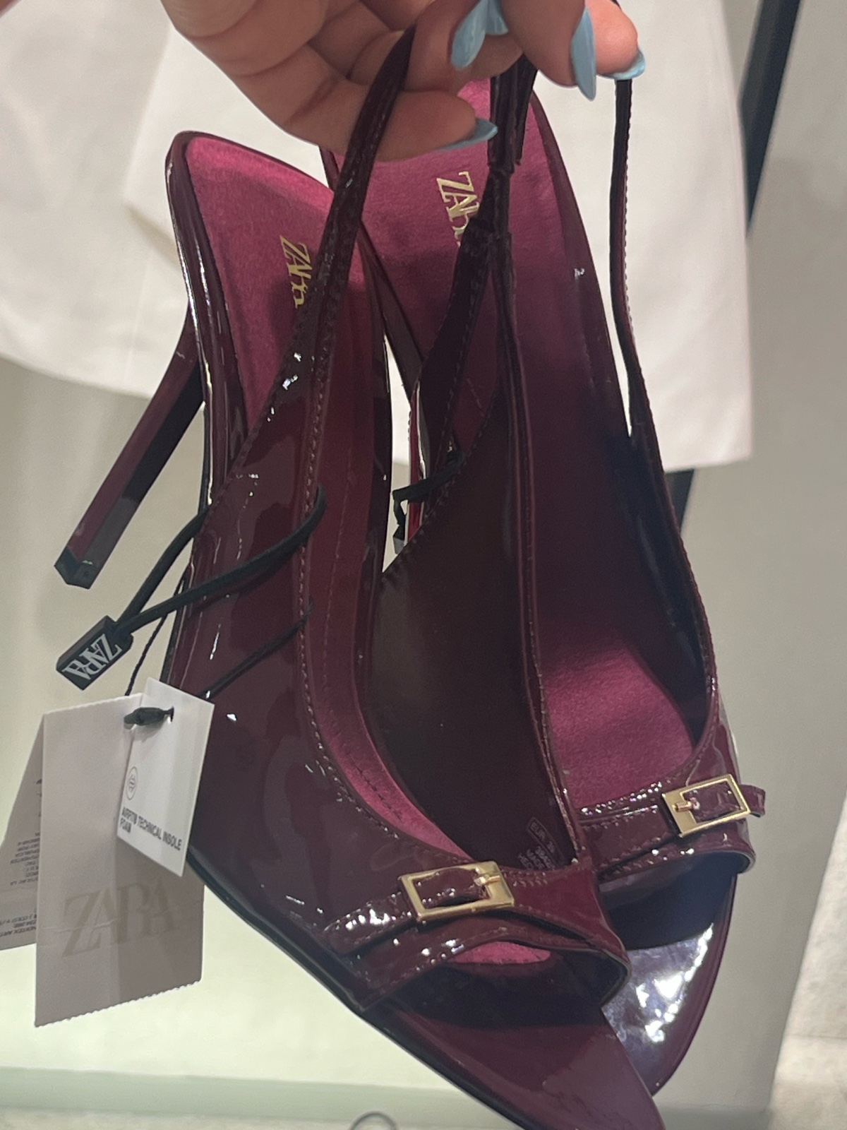Talon la couleur burgandi tres tres jolie paire 