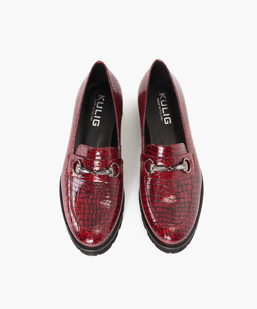 Moccassin rouge bordeaux en cuir vernis crocodile